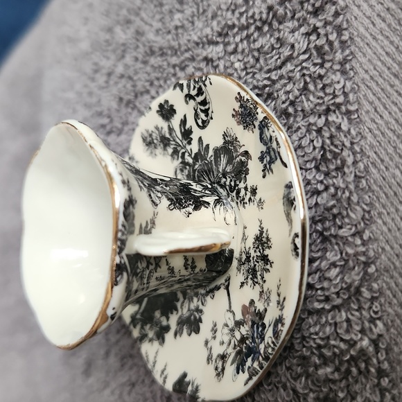 Vintage miniture Alice in Wonderland  ceramic tea Cup with saucer attached - Picture 4 of 7